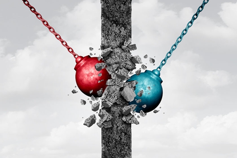 跟不上節(jié)奏的出口電商，或?qū)⒈惶蕴? /></span></div>
<p><strong>▌中小出口企業(yè)面臨新生態(tài)的四個屬性</strong></p>
<p>也許在電商崛起的過程中，不少企業(yè)會覺得只要在電商平臺上開店，就跟上了時代的潮流，就會迎接紅利。</p>
<p>然而，黃輝認為，其實這幾年中國制造的一些中小企業(yè)在電商領(lǐng)域的日子并沒有想象中過的那么美好，因為這些企業(yè)需要面臨的是一個真正商業(yè)模式和業(yè)務(wù)模式上的轉(zhuǎn)型，這是讓中小出口企業(yè)們比較糾結(jié)痛苦的。</p>
<p>在他看來，在出口電商的催化作用下，整個出口中小企業(yè)的業(yè)務(wù)模式正面臨四個升級。</p>
<p><strong>第一、輕定制</strong></p>
<p>因為全球電子商務(wù)化正激發(fā)消費者對個性化需求滿足的一種欲望。所以全球傳統(tǒng)的外貿(mào)訂單也正慢慢地碎片化、小訂單化和柔性化。</p>
<p>因此，在過去外貿(mào)企業(yè)做的是大批量定制化產(chǎn)品，一個訂單出去就一兩個柜，現(xiàn)在卻是兩千、三千或者一萬美金的訂單。在這個情況下，出口企業(yè)開始從定制化的模式變成輕定制的模式。</p>
<p><strong>第二、新品牌</strong></p>
<p>由于買家的購買越來越碎片化，所以消費者會更愿意接受一些相匹配，這是互聯(lián)網(wǎng)的特色。而互聯(lián)網(wǎng)的輕品牌跟傳統(tǒng)的品牌是不一樣的。傳統(tǒng)品牌要到處做“硬廣”(在報紙等專門宣傳產(chǎn)品的純廣告)。與其想對應(yīng)，像“淘品牌”這種互聯(lián)網(wǎng)發(fā)展起來輕品牌更多是文化的溝通、人格的魅力以及一些專業(yè)的交流。</p>
<p><strong>第三、S2B模式崛起</strong></p>
<p>在輕品牌這種更多文化因素的品牌形態(tài)出現(xiàn)后，就會產(chǎn)生一個社會分工現(xiàn)象，S2B模式就崛起了。S2B的全稱是Supplychain platform To  Business，S指大的供應(yīng)鏈平臺，會大幅度提升供應(yīng)端效率。B是生長在供應(yīng)平臺上的物種，可能是一位網(wǎng)紅，也可能是一位設(shè)計師。這意味著會有很多綜合性供應(yīng)品牌出現(xiàn)。</p>
<p>這種形態(tài)的出現(xiàn)主要是因為中國出口經(jīng)濟有個產(chǎn)業(yè)帶現(xiàn)象。即當一個地區(qū)，比如假發(fā)為重點產(chǎn)業(yè)的許昌，在出現(xiàn)一個智能化供應(yīng)平臺以后很多業(yè)態(tài)會蓬勃發(fā)展，以此來更快速以及更廣泛地滿足買家個性化、柔性化定制需求。</p>
<p><strong>第四、未來C2B模式的流行</strong></p>
<p>在未來，出口電商某些行業(yè)將會演變出C2B的模式。C2B模式，全稱為Consumer to  Business，即消費者到企業(yè)的定制模式。這種C2B業(yè)務(wù)場景在國內(nèi)會更多，在跨境電商上也可能出現(xiàn)一小部分業(yè)態(tài)的C2B。而針對那些非常專業(yè)的一些特殊需求的C2B模式，比如通過大數(shù)據(jù)模式給不同群體定制的服裝、生活用品等，可能會通過S2B的方式過渡一段時間才會演變成C2B模式。</p>
<p><strong>▌出口電商的點、面、線、體</strong></p>
<p>那么，在新生態(tài)形成的過程中，跨境電商的各部分是如何進行分工協(xié)作，跟過去的模式會有何不同?了解這些，可能才能更好在生態(tài)中扮演好自己的角色。</p>
<p>對此，黃輝把出口電商的生態(tài)劃分為點、面、線、體等模塊。</p>
<p>1、點指的是各種專業(yè)的服務(wù)商。比如專業(yè)的物流服務(wù)商、海外倉、供應(yīng)鏈金融服務(wù)等，在這些專業(yè)點上面，企業(yè)主要提供的是專業(yè)的服務(wù)能力。相類比就好比中國的淘寶，本身是一個很大的生態(tài)電商體系，里面有淘女郎、拍攝公司、廣告公司，這些定制化服務(wù)的公司成為“點”。</p>
<p>2、線指的是平臺上的商家。即哪些可以把各個“點”(指服務(wù)商)整合起來的中小企業(yè)。這些商家會把自身獨特的一些競爭力，包括產(chǎn)品的設(shè)計能力，產(chǎn)品售后服務(wù)能力集約起來。</p>
<p>3、面指的是類似阿里這種電商平臺。電商平臺主要是把點和線結(jié)合起來，進行大數(shù)據(jù)的服務(wù)。通過進行算法的重構(gòu)可以把美國環(huán)節(jié)進行重構(gòu)。</p>
<p>4、體指的是產(chǎn)業(yè)帶或者經(jīng)濟體。比如浙江慈溪很久前就開始做飲水機，在一開始只做內(nèi)銷和國際貿(mào)易，利潤很低。但這幾年這個行業(yè)升級卻非?？?，從一個只做飲水機的地區(qū)，開始涉及飲水桶塑料模具開發(fā)和制造，然后在升級為全球比較大的凈化器整體產(chǎn)業(yè)帶技術(shù)。</p>
<p>“今天如果一個海外買家到慈溪，只需要腦袋有個構(gòu)圖就可以，還真不需要一個圖紙。比如說明大概需要什么產(chǎn)品，要用到哪個國家，水質(zhì)要求怎么樣，審美觀怎么樣，氣候條件怎么樣，這里的企業(yè)可以保證不出一個星期就能給你一個比較滿意的產(chǎn)品。這就是一個產(chǎn)業(yè)帶的作用價值。”黃輝如此說道。</p>
<p>黃輝表示，在整個跨境電商生態(tài)里面的分工和協(xié)同分配是非常有意思的。就好比做線頭的去做線頭，做插線開關(guān)的其做插線開關(guān)，做PC端的做PC端，點、線、面進行整合，才能共同服務(wù)好海外的買家。</p>
<p>“當然，這里也會涉及政府所定立的規(guī)則，也有有相應(yīng)的市場規(guī)則建立一些信用體系和金融體系保障買賣雙方的交易安全。這就是出口電商點、線、面和經(jīng)濟體的邏輯理解。”黃輝說道。</p>
<p><strong>▌“面”如何進行演變?</strong></p>
<p>從點、線、面、體的分工看來，作為電商平臺的“面”在當中的作用是不可替代的。作為“面”的阿里巴巴又是如何隨著跨境電商的迅速發(fā)展而進行演變的呢?</p>
<p>黃輝指出，在跨境B2B電商模式下，中小企業(yè)需要實現(xiàn)的是貿(mào)易、產(chǎn)品、設(shè)計能力、制造能力以及團隊的在線化。</p>
<p>而對于一個平臺而言，第一步最需要解決的是保證買賣雙方的交易撮合，讓平臺擁有商流。第二步就是實現(xiàn)互聯(lián)網(wǎng)產(chǎn)品化。黃輝指出，互聯(lián)網(wǎng)產(chǎn)品化對于阿里這類電商平臺來說，包括提供大數(shù)據(jù)能力以及提供互聯(lián)網(wǎng)的一站式服務(wù)。</p>
<p>“在這個方面，阿里巴巴其實不是一家電子商務(wù)公司，而是電子商務(wù)的基礎(chǔ)建設(shè)者，是一家大數(shù)據(jù)公司。阿里希望通過各種各樣的大數(shù)據(jù)算法和賦能，通過云的技術(shù)服務(wù)，讓每個貿(mào)易環(huán)境里面的效率更加優(yōu)化，重構(gòu)其工作方式。”黃輝說道。</p>
<p>因此，從國際B2B的角度來看，黃輝認為第一個環(huán)節(jié)就是交易，即交易的撮合。其次是交易的安全和擔保。最后的環(huán)節(jié)就是交付。</p>
<p>而生意的交付涉及到物流、后端的通關(guān)、商檢、外匯、稅務(wù)等一系列服務(wù)，這個對很多中小企業(yè)要去實現(xiàn)一攬子服務(wù)和能力升級，是有難度的。因此，作為阿里這里平臺方必須要邀請合作第三方大晚上進入平臺來，為中小企業(yè)進行服務(wù)。</p>
<p>“因此，整個阿里出口B2B邏輯上，阿里的要幫助客戶完成的是產(chǎn)品服務(wù)在線化。阿里本身聯(lián)合第三方服務(wù)商把自己的服務(wù)進行產(chǎn)品互聯(lián)網(wǎng)化和在線化。而阿里在底層則會用大數(shù)據(jù)算法優(yōu)化各個環(huán)節(jié)效率，包括通關(guān)環(huán)節(jié)、交易環(huán)節(jié)、金融環(huán)節(jié)、物流環(huán)節(jié)，給各個環(huán)節(jié)的效率提供更有力的支撐。”黃輝如此說道。</p>
<p style=